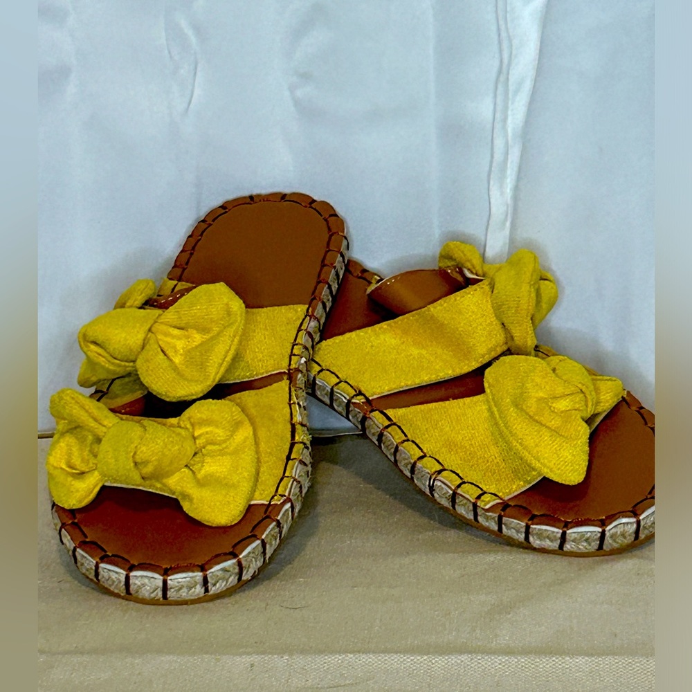 Yellow bow sandals